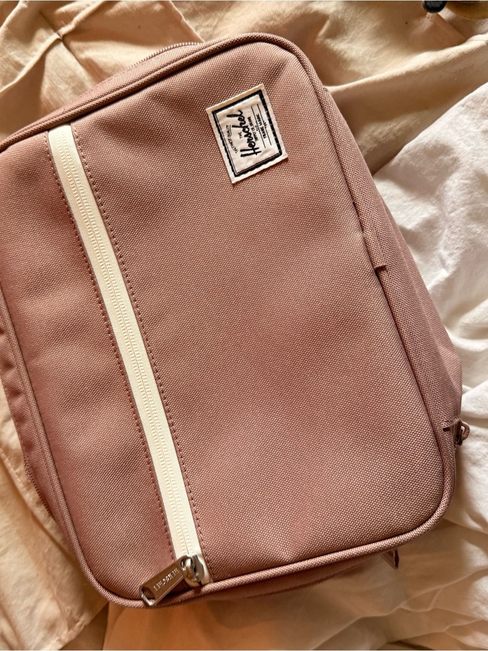 Herschel Supply Company Dusty Rose insulated lunch bag